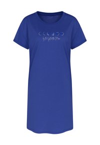 Niebieska koszula nocna z krótkim rękawem, z grafiką faz Księżyca i napisem "by the light of the Moon" na wysokości klatki piersiowej.