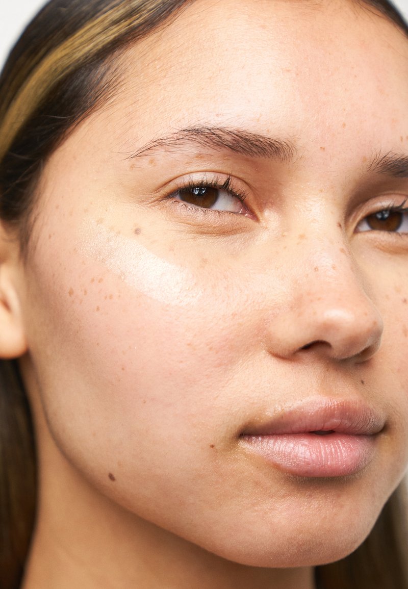 Makeup Revolution REVOLUTION BLUSH & HIGHLIGHT STICK Rouge mauve glow/beige Zalando.de