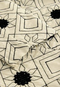 Thumbnail Image 6