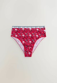 Unselected, red tablescape print