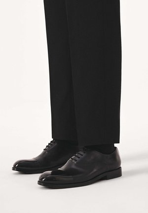 Kazar AUTHIOS - Suvarstomi - black