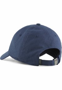 Mørkeblå baseballkasket med en buet skygge, lavet af tekstureret stof, med en regulerbar lukning og et logo-tag på bagsiden.