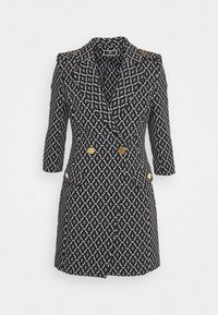 Schwarz-weißer gemusterter Blazer-Kleid mit Dreiviertelärmeln, doppelreiheigen goldenen Knöpfen und vorderen Klapptaschen.