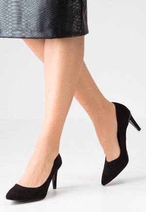 Pumps neri in suede con tacco alto e punte appuntite, caratterizzati da una trama liscia e un design minimalista.