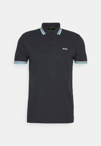 Tmavě šedá polo košile vyrobena z bavlny. Disponuje klasickým límcem se pruhovanými modrými a bílými akcenty na límci a rukávech. Vyšité logo.