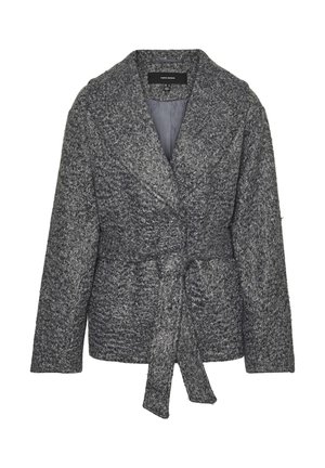 Chaqueta envolvente gris con textura, cinturón de lazo y collar amplio. Cuenta con un material de punto suave y un corte ligeramente holgado. Forrada en el interior.