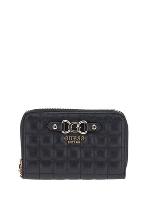 Portefeuille zippé en cuir noir matelassé avec logo GUESS doré et boucle métallique décorative à l'avant.