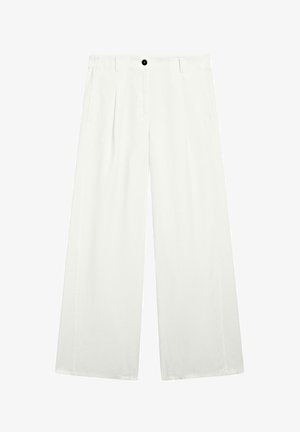 Weite Hosen aus weißem Stoff, mit einem einzelnen schwarzen Knopf an der Taille, zwei Fronttaschen und einer glatten, klaren Textur.