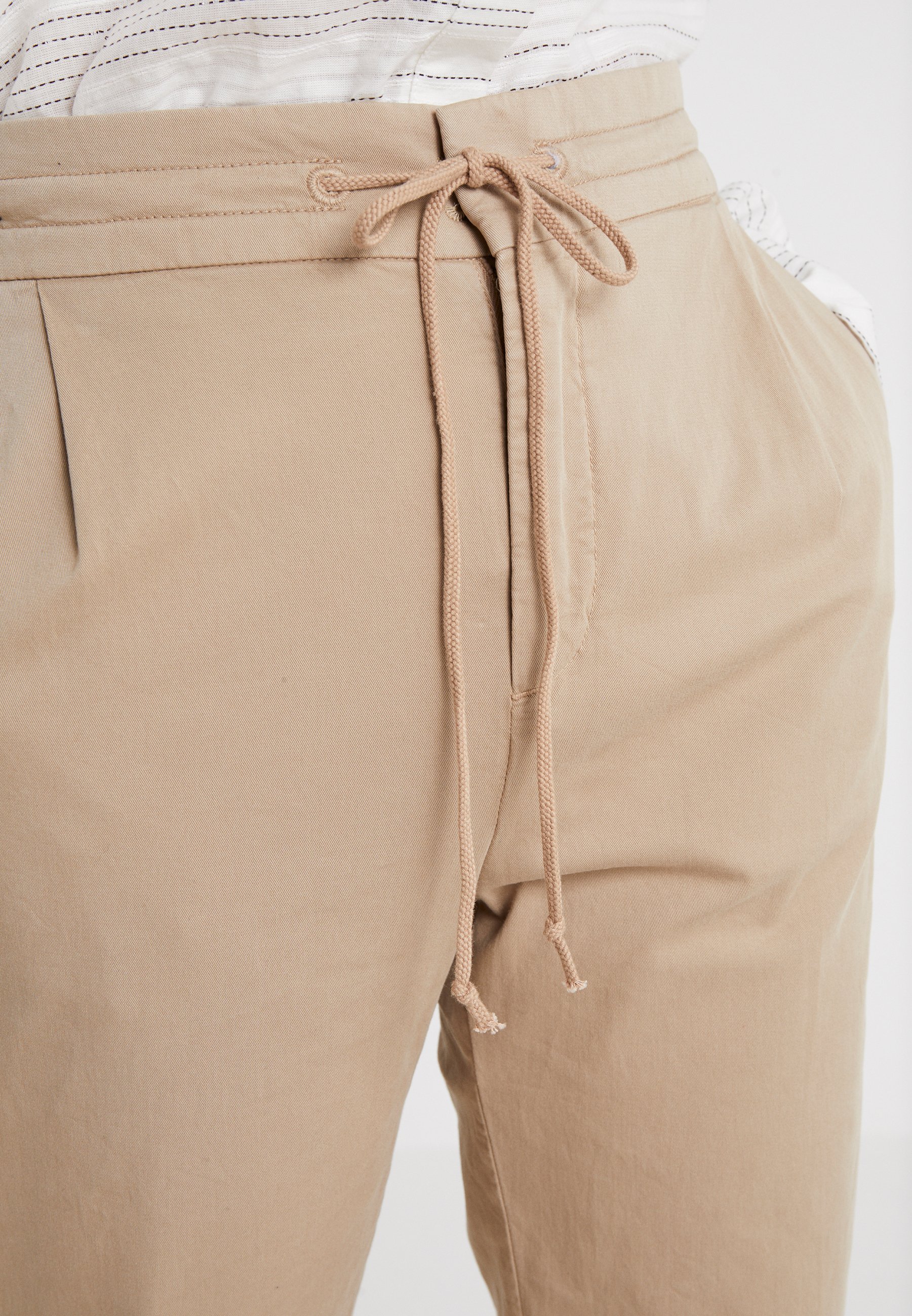 DRYKORN LEVEL Bukse sand Zalando.no DRYKORN GLIDE - Bukse - olive