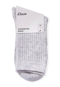 Calcetines gris con relieve etiquetados "Etam," hechos de un material suave, que cuentan con una puntera redondeada y un diseño sin costuras para mayor comodidad.