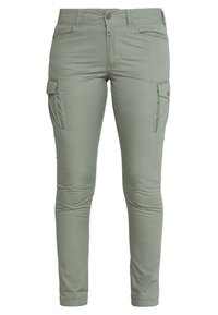 Gröna cargobyxor i ett smidigt material med slim-fit, framknäppning och flera sidofickor för praktisk användning.