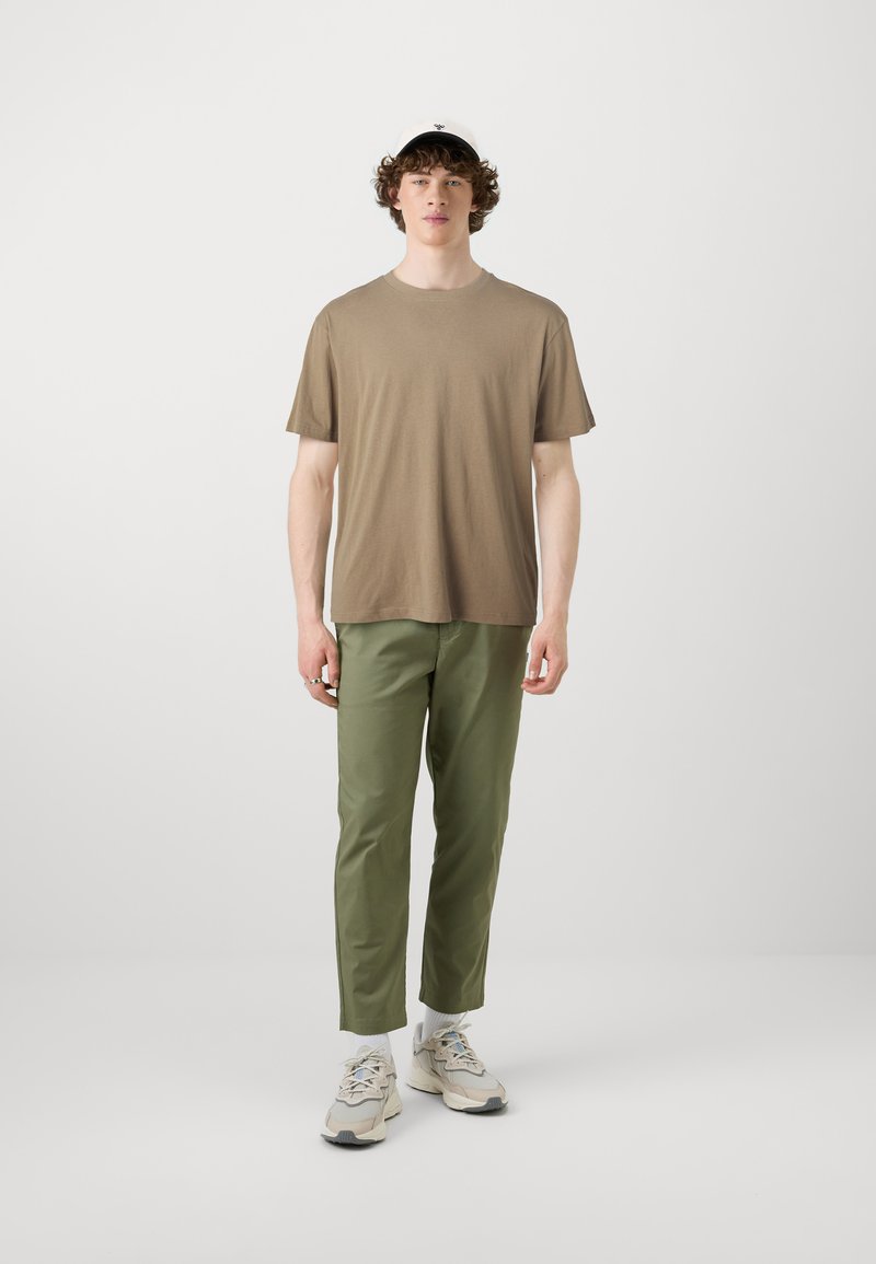 Only & Sons ONSFRED TEE 4 PACK - T-paita - caribou/bordeaux/smoke green/stone grey
