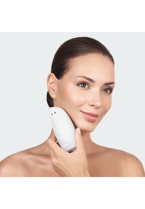 GESKE, SONIC THERMO FACIAL BRUSH FACE-LIFTER | 8 IN 1 - Hudplejeredskab - white