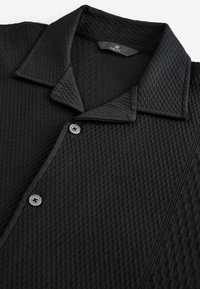 Unselected, black engineered