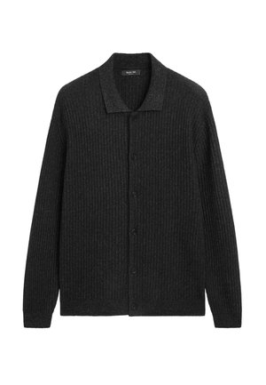 Cardigan in maglia a coste grigio scuro con maniche lunghe, bottoni sul davanti e colletto, disteso su uno sfondo bianco.