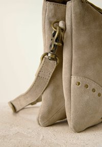 Next STUDDED - Ülerinna-kott - bone