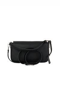 Borsa a tracolla in pelle nera con finitura testurizzata, dotata di due manici circolari, una tracolla rimovibile e una chiusura con zip.