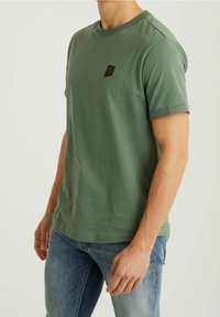 CHASIN' Jednoduché tričko - green