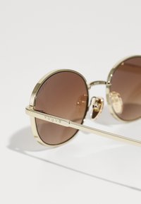 VOGUE Eyewear Aurinkolasit - pale gold-coloured