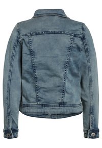 Giacca in denim azzurro chiaro con taglio classico, cuciture posteriori, polsini con bottoni e una texture leggermente sbiadita. Nessun logo o decorazione visibile.