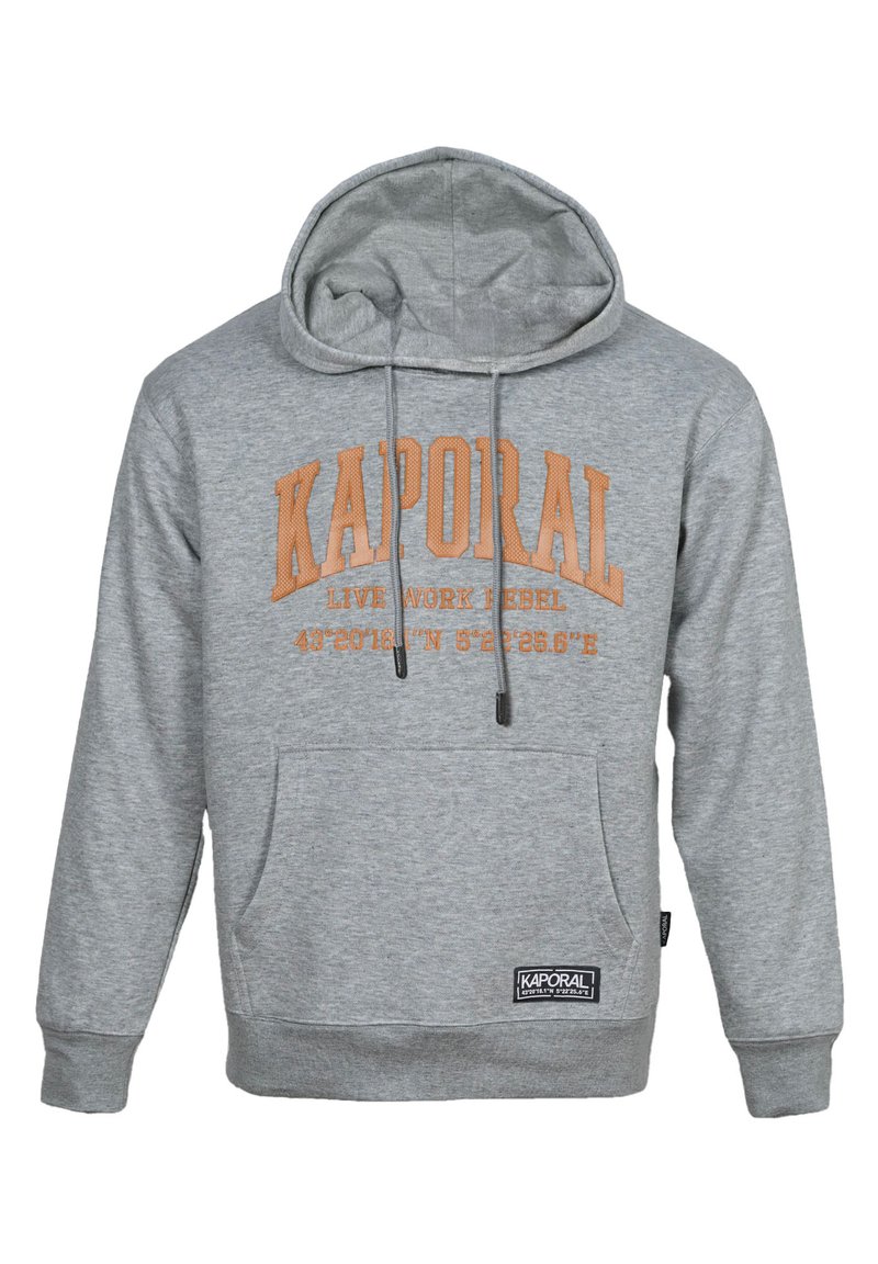 Felpa grigia con tasca a marsupio, cappuccio regolabile con coulisse e scritta arancione "KAPORAL" con coordinate. Tessuto morbido.