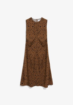 Bruine mouwloze jurk met een luipaardprintpatroon, gemaakt van zachte stof, met een ronde hals en subtiele plooien aan de zijkanten.