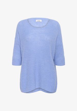 Jasnoniebieski sweter o miękkiej fakturze, z dekoltem w łódkę i krótkimi rękawami. Posiada luźny krój oraz boczne rozcięcia przy dolnym brzegu.