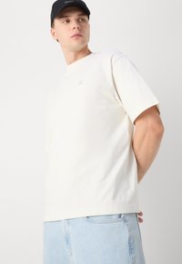 Calvin Klein Jeans HEAVY RELAXED TEE - Základné tričko - ivory