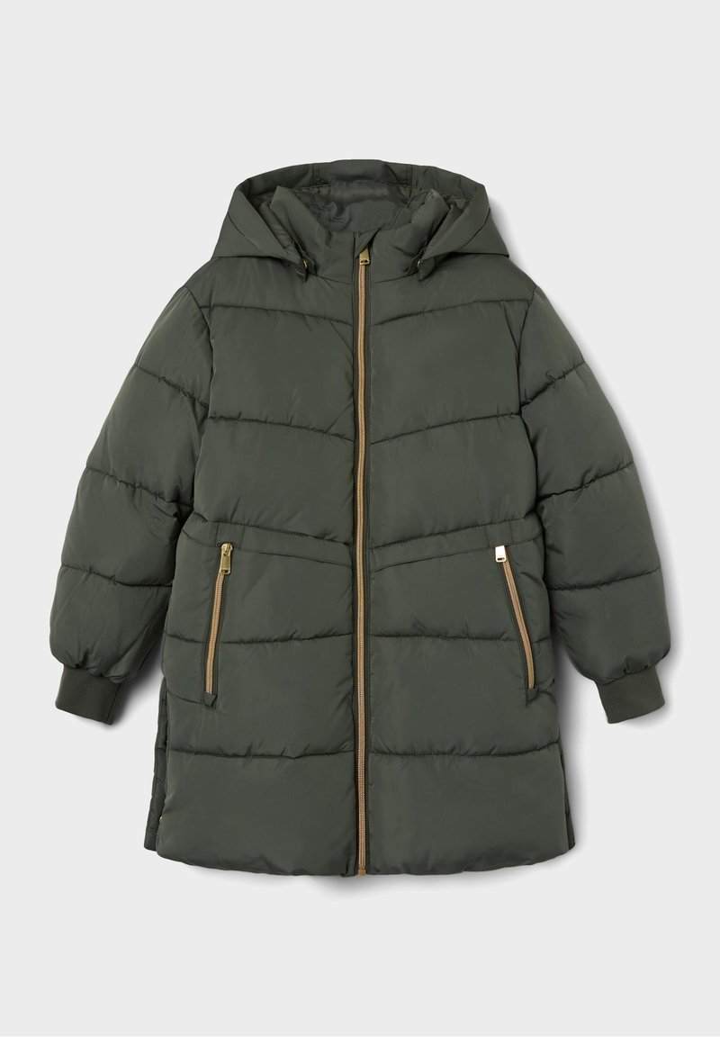 Doudoune verte avec capuche, dotée de zips dorés et de deux poches avant. Le design comprend des panneaux cousus et des poignets côtelés.