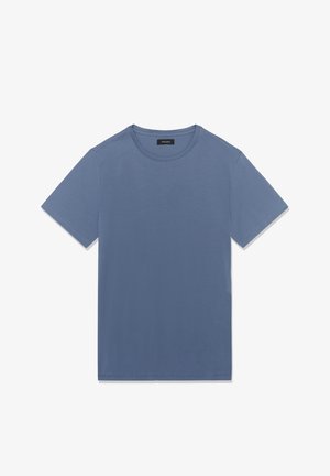 Niebieska koszulka z okrągłym dekoltem wykonana z miękkiego materiału, z krótkimi rękawami i prostym wzorem bez widocznych wzorów czy grafik.