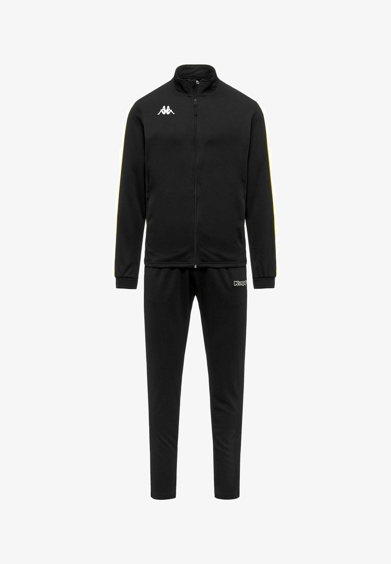 Survêtement noir zippé intégral avec manches longues et pantalon, avec logos Kappa blancs sur la poitrine et le haut de la cuisse.