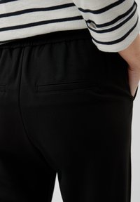 s.Oliver MET ELASTISCHE BAND - Spodnie treningowe