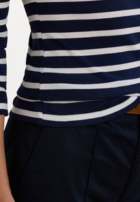 Lauren Ralph Lauren STRIPED STRETCH COTTON LONG SLEEVE TEE - Top s dlouhým rukávem - refined navy/white