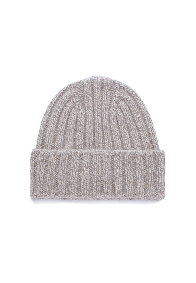 Berretto beige lavorato a maglia con texture a costine e risvolto, realizzato in morbido filato per calore e comfort.