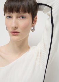 Calliope PIPING A CONTRASTO - Maglione - bianco lana