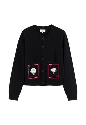 Cardigan noir avec deux poches, orné d'illustrations des personnages de dessins animés, Charlie Brown et Snoopy, encadrées de couture rouge.