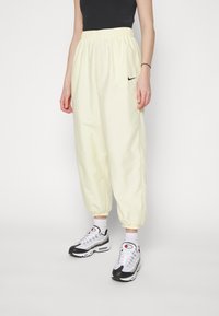 Nike Sportswear Träningsbyxor - light yellow