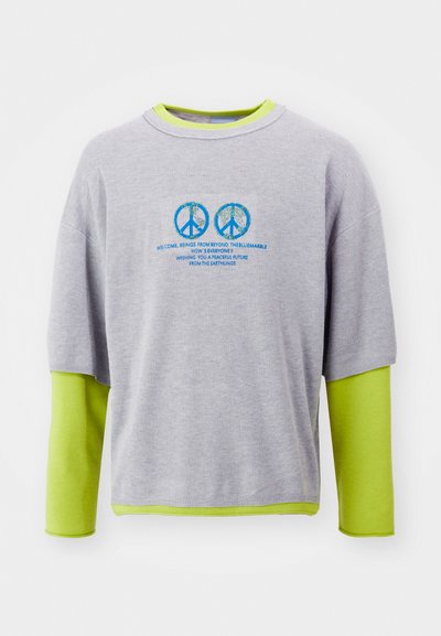 Sweatshirt en coton gris avec une couche intérieure vert vif, présentant des symboles de paix bleus et un texte imprimé sur le devant. Manches courtes, coupe décontractée.