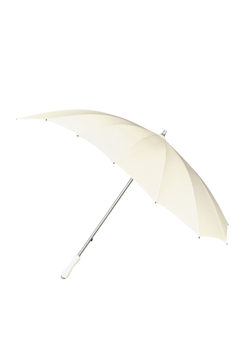 Witte paraplu met een gladde stoffen canopy, ondersteund door een zilveren metalen frame en een witte kunststof handgreep. Strak, minimalistisch ontwerp.