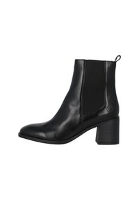 Botines negros con un acabado en cuero pulido, paneles laterales elásticos, tacón ancho y una lengüeta en la parte posterior para facilitar el calzado.