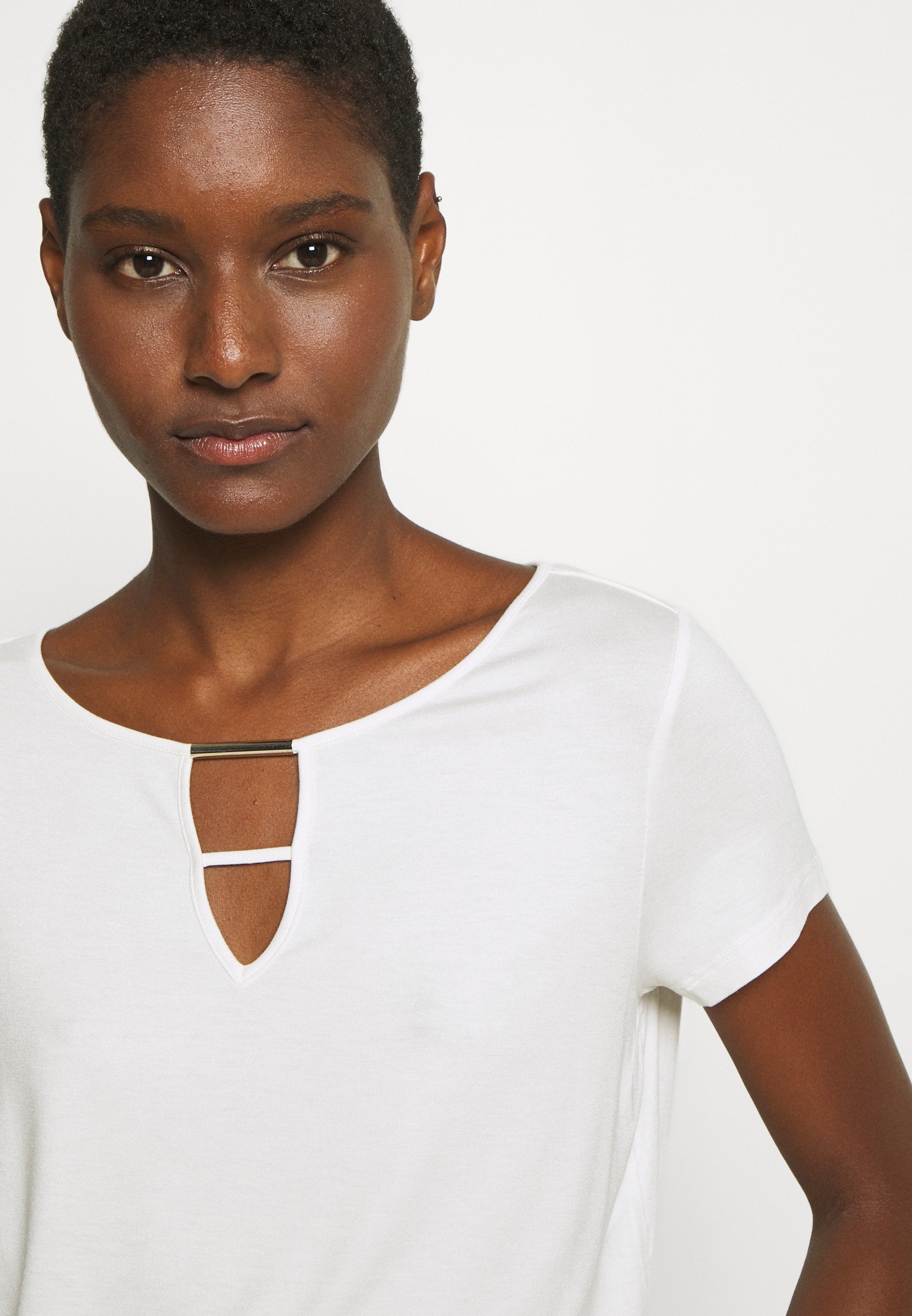 s.Oliver BLACK LABEL T shirts soft white Zalando.no s.Oliver BLACK LABEL T-shirts med print - white