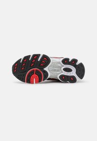 ASICS SportStyle GEL-NIMBUS 9 UNISEX - Sapatilhas - pure silver/classic red