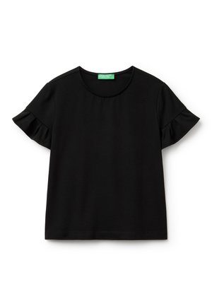 Černé krátké tričko s rukávy vyrobené z měkké látky, má kulatý výstřih a volánkové akcenty na rukávech. Hladká textura, volný střih.