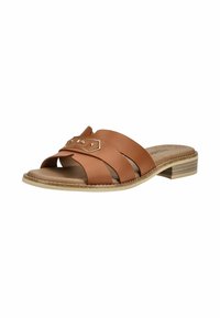Sandale mule en cuir marron avec trois larges brides, clous décoratifs dorés, semelle intérieure rembourrée et petit talon superposé.