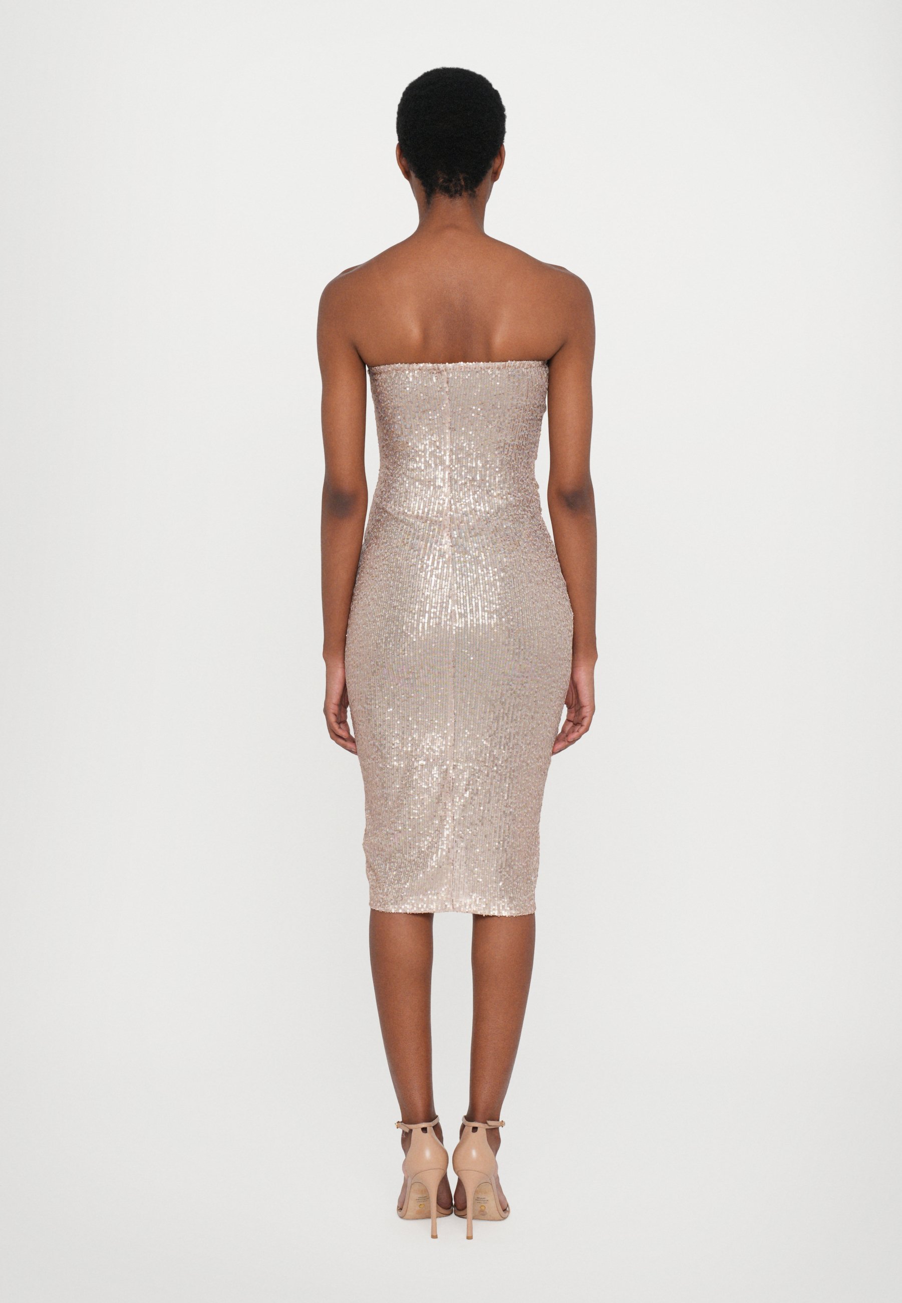 オールインワン・サロペット Norma Kamali Strapless Shirred Midi Dress - Beige Norma Kamali STRAPLESS SHIRRED FRONT DRESS TO KNEE