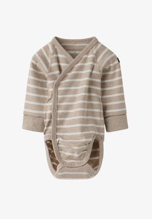 Beige og hvide stribet babyheldragt med lange ærmer, slå-om-trykknapper foran og trykknapper langs siden og ved bundåbningerne.