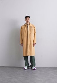 MM6 Maison Margiela SALOMON - Αδιάβροχο μπουφάν - iced coffee