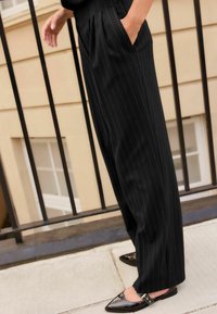 Next PINSTRIPE STRAIGHT - REGULAR FIT - Tygbyxor - black