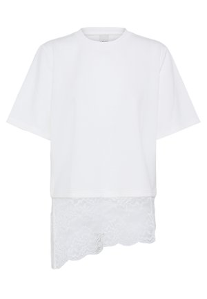 Biely top s krátkym rukávom s asymetrickým lemom a vrstveným kvetinovým čipkovým detailom na jednej strane.