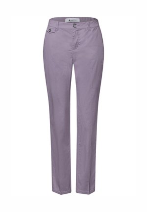Pantalon droit de couleur lilas avec fermeture par bouton et fermeture éclair, passants pour ceinture, et petite poche à rabat boutonnée sur le côté droit.